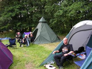 Uffe tar en bira å myser....